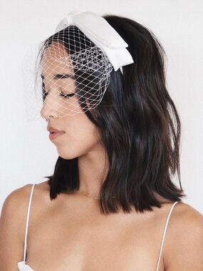 Kristen Ess Bow Headband with Birdcage Veil (Bright White)